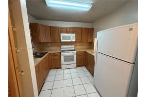 2690 W 76th St 102, Hialeah, FL 33016 - MLS#A11873842
