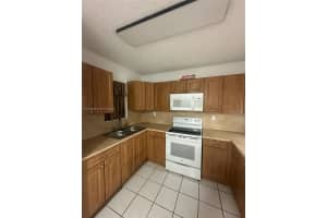 2690 W 76th St 102, Hialeah, FL 33016 - MLS#A11873842