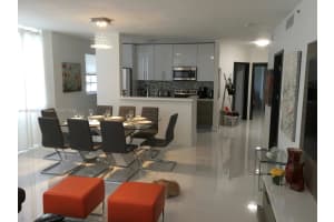 19501 E Country Club Dr 9107, Aventura