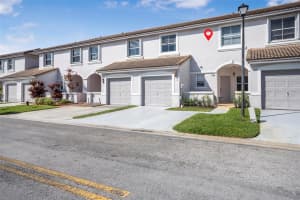 136 SW 169th Ave 136, Pembroke Pines, FL 33027 - MLS#A11873912
