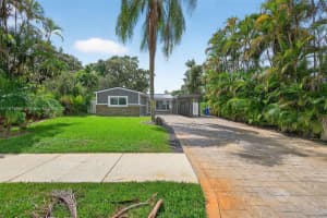 6640 Douglas St, Hollywood, FL 33024 - MLS#A11873943