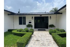 8921 Sw 48th St Miami, FL 33165 - Off Market