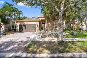 3899 Cascade Ter, Weston
