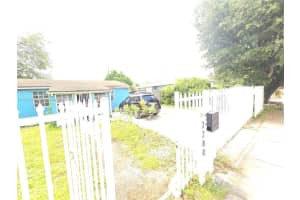 2280 Nw 93rd Ter, Miami