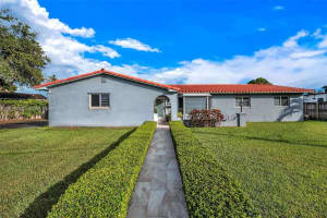 9480 E Palmetto Club Ln E, Palmetto Bay, FL 33157 - MLS#A11874033