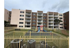 6940 Miami Gardens Dr 1-122, Hialeah