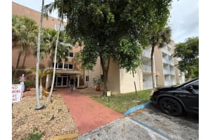 6940 Miami Gardens Dr 1-122, Hialeah, FL 33015 - MLS#A11874064