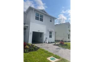 669 SE Lake Falls St, Port St Lucie, FL 34984 - MLS#A11874101
