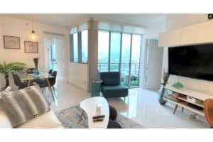 92 Sw 3rd St 2906, Miami