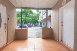 5698 W 25th Ct 5698, Hialeah, FL 33016 - MLS#A11874113