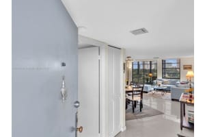 20400 W Country Club Dr 605, Aventura