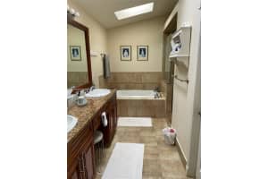 1095 Weeping Willow Way, Hollywood, FL 33019 - MLS#A11874296