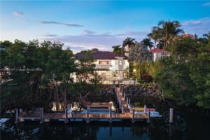277 Veleros Ct, Coral Gables