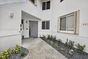 984 NW 93rd Ave 18-B, Plantation, FL 33324 - MLS#A11874515