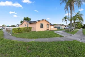 4211 SW 135th Ave, Miami, FL 33175 - MLS#A11874556