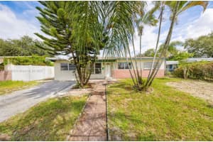 6721 Simms St, Hollywood, FL 33024 - MLS#A11874565