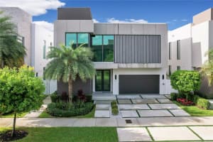 10530 Nw 67th Ter, Doral