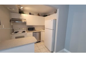 1 Jacaranda Country Club Dr 104, Plantation, FL 33324 - MLS#A11874583