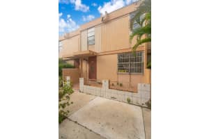 6011 SW 69th St 72, South Miami, FL 33143 - MLS#A11874777