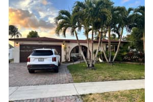8935 Nw 11th St, Pembroke Pines