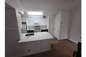 2946 S University Dr 7206, Davie