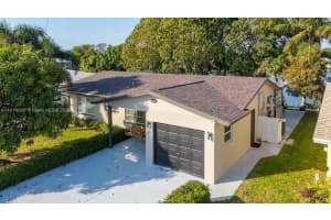 5817 NW 70th Ave, Tamarac, FL 33321 - MLS#A11874926