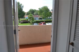 300 S Hollybrook Dr 203 Pembroke Pines, FL 33025 - MLS#A11874977
