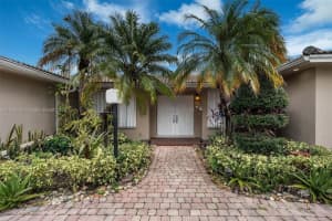 20525 Highland Lakes Blvd, Miami