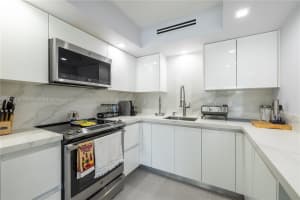 5415 Collins Ave 202, Miami Beach, FL 33140 - MLS#A11875103