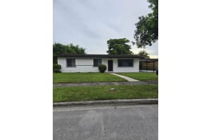 780 W 74th Pl, Hialeah