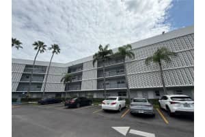 875 Ne 195th St 112, Miami