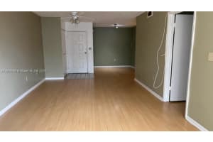 2820 N Oakland Forest Dr 106, Oakland Park