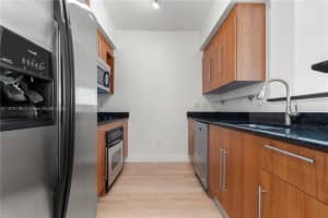 325 Biscayne Blvd 1718, Miami