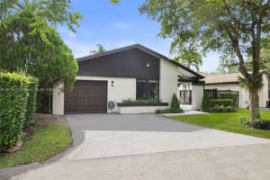 10813 Sw 132nd Cir Ct Miami, FL 33186 - MLS#A11875217