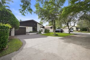 10813 Sw 132nd Cir Ct Miami, FL 33186 - MLS#A11875217
