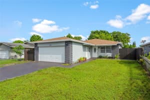 5717 Mayo St, Hollywood, FL 33023 - MLS#A11875317