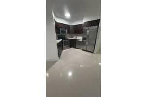 8363 Lake Dr 403, Doral