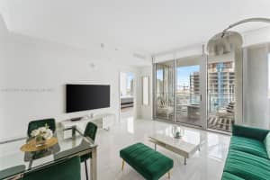 851 NE 1st Ave 1700, Miami, FL 33132 - MLS#A11875371