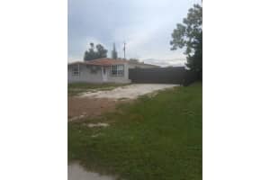 124 Apache St, Lehigh Acres, FL 33936 - MLS#A11875382
