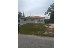 124 Apache St, Lehigh Acres, FL 33936 - MLS#A11875382