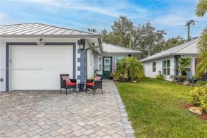 200 Village Circle, La Belle