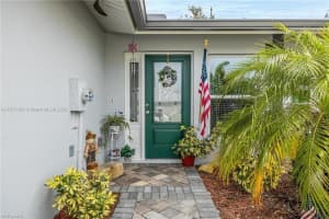 200 Village Circle, La Belle, FL 33935 - MLS#A11875426