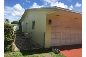 5221 Washington St, Hollywood, FL 33021 - MLS#A11875623