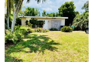 2616 Ne 214th St, Miami