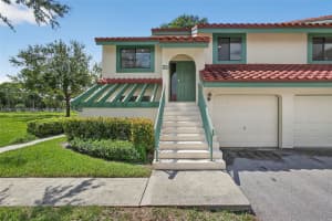 19 W Lexington Ln W E, Palm Beach Gardens