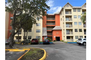 8180 Geneva Ct 326, Doral