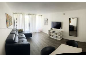 3101 N Country Club Dr 506, Aventura