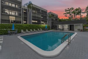1021 Mockingbird Ln 310, Plantation