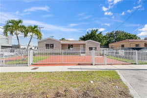 2722 Nw 4th St, Miami