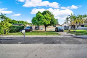 2771 Nw 8th St, Pompano Beach